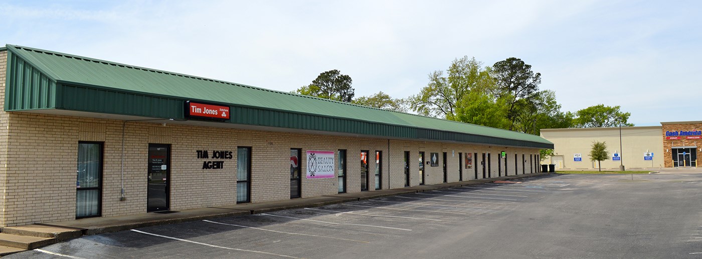 Weitzman negotiates sale of Tyler retail center