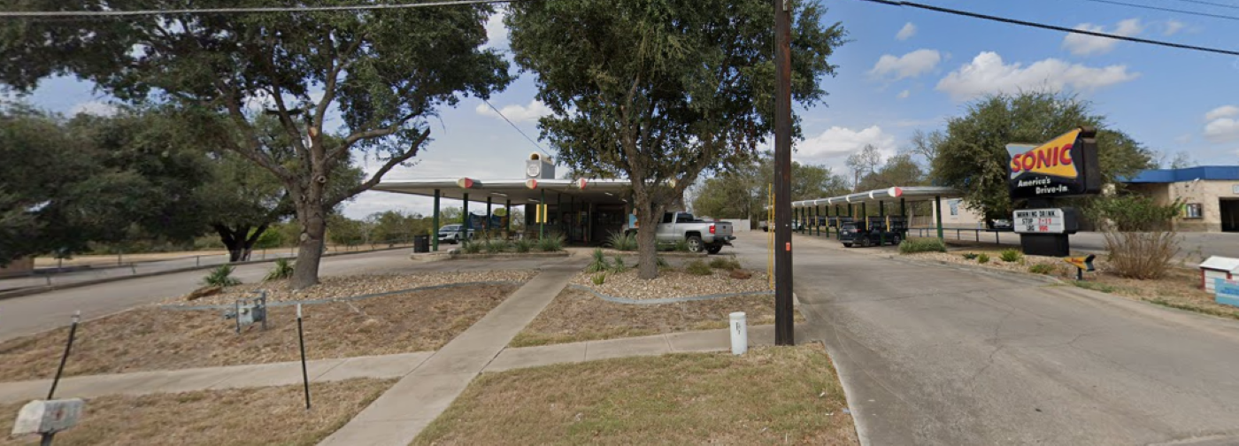 706 S US Hwy 77