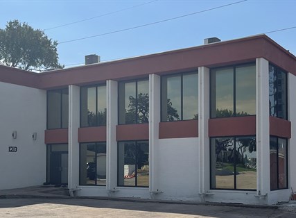 1213 N IH-35