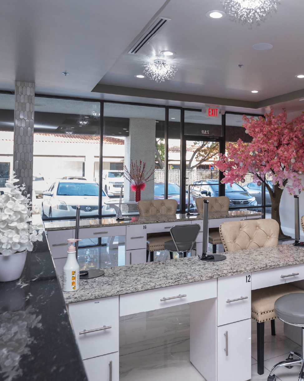 French Nails Luxury Spa & Bar